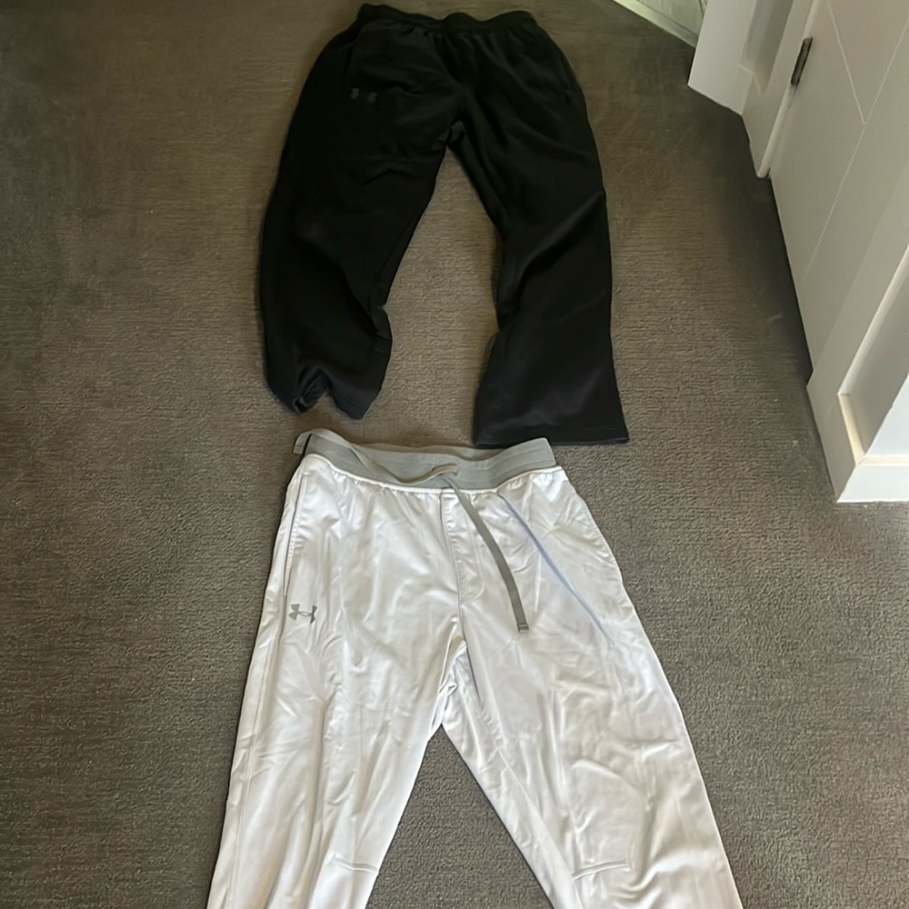 Bundle of 2 pairs of UA pants.